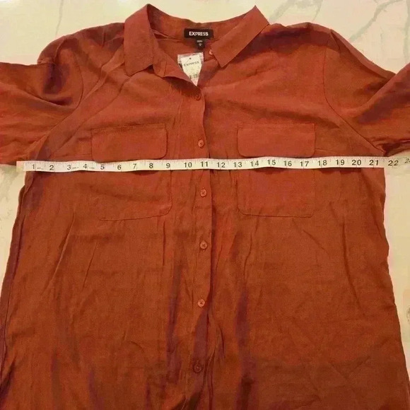 NWT Express Womens Button Down Lightweight Top Maroon Pink Red Size Large - Picture 5 of 9
